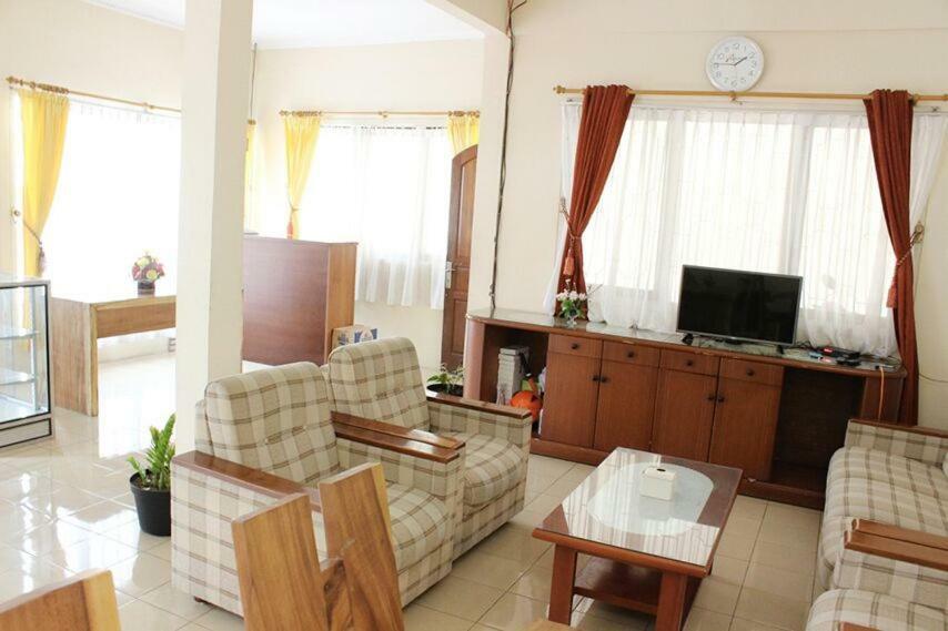 Amerta Giri Guest House Wonosobo Εξωτερικό φωτογραφία